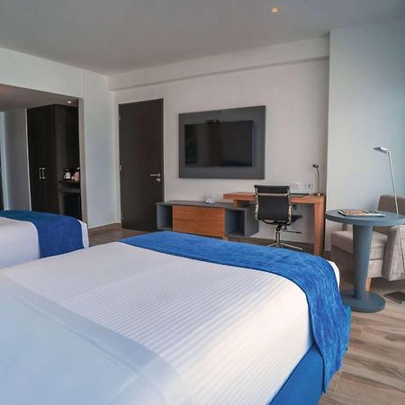 ホテル Wyndham Guayaquil, Puerto Santa Ana エクステリア 写真